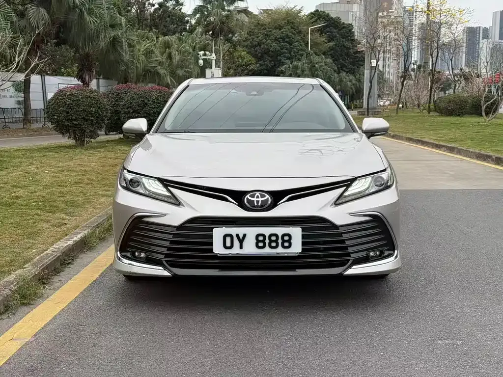 Toyota Camry — фото 3