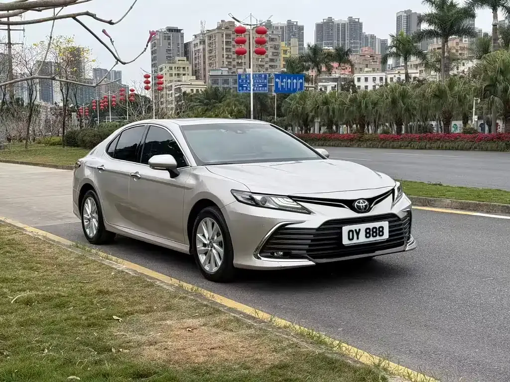 Toyota Camry — фото 7