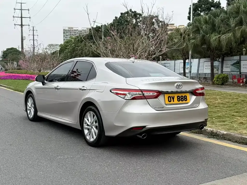Toyota Camry — фото 8