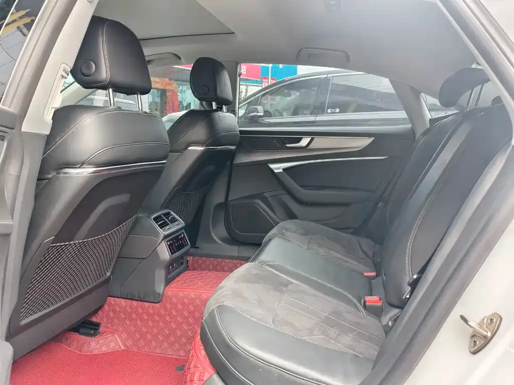 Audi A7L 2024 из CN, фото 6
