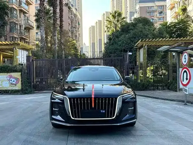 Hongqi H5 — фото 1