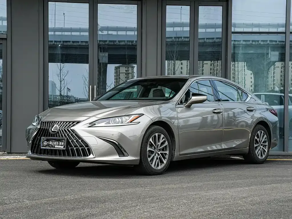 Lexus ES — фото 1
