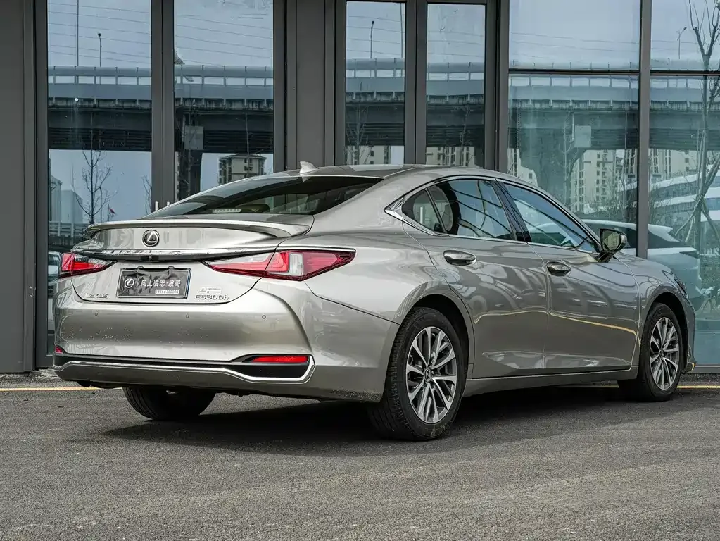 Lexus ES — фото 6