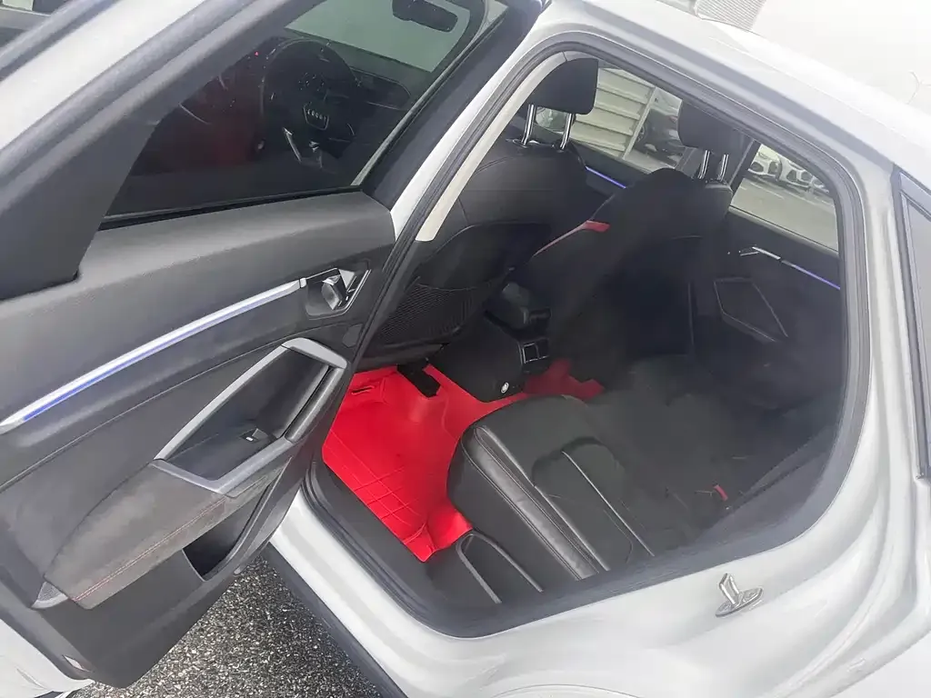 Audi Q3 Sportback — фото 9