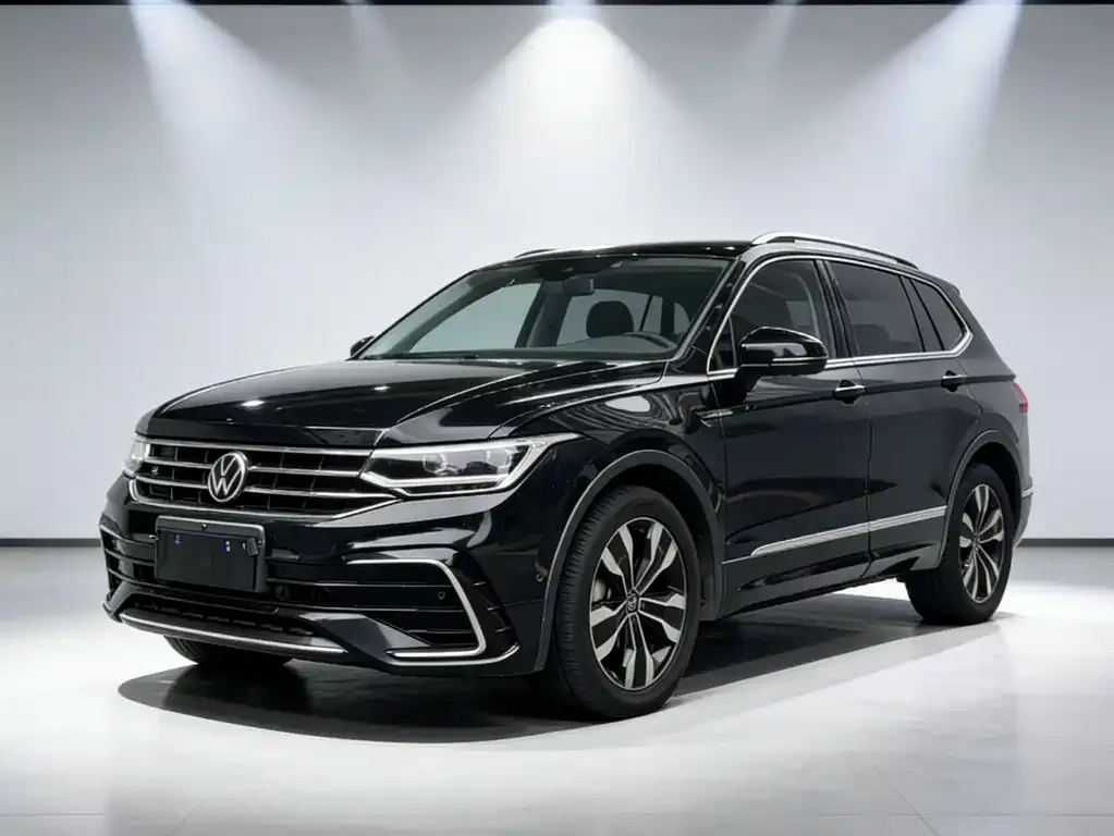 Volkswagen Tiguan L — фото 1