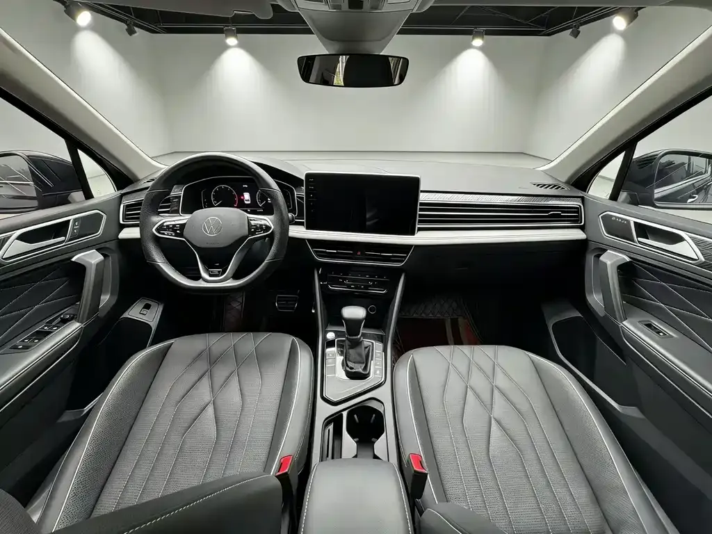 Volkswagen Tiguan L — фото 4