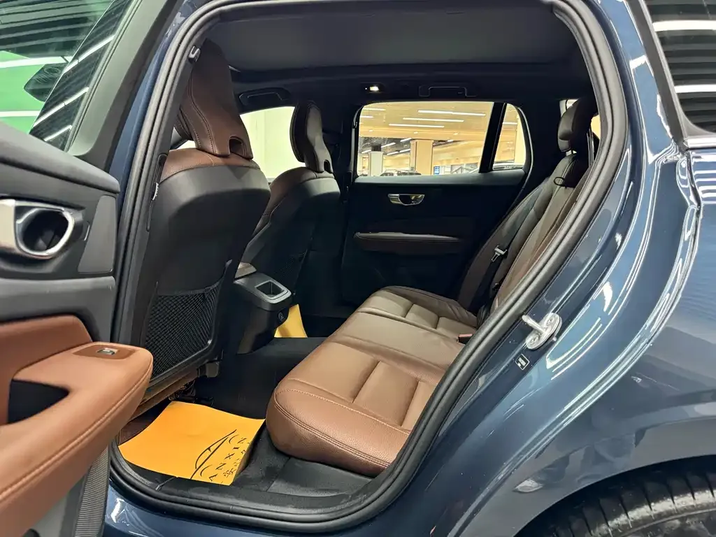 Volvo V60 2024 из CN, фото 6