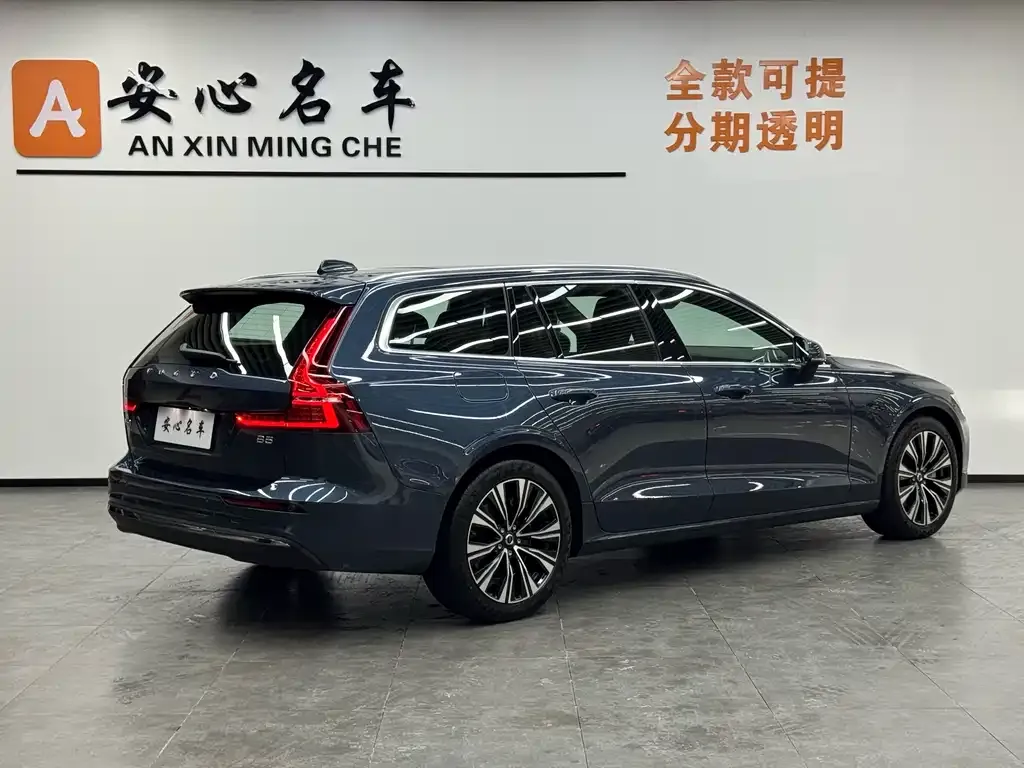 Volvo V60 2024 из CN, фото 4