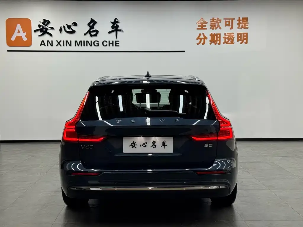 Volvo V60 2024 из CN, фото 2