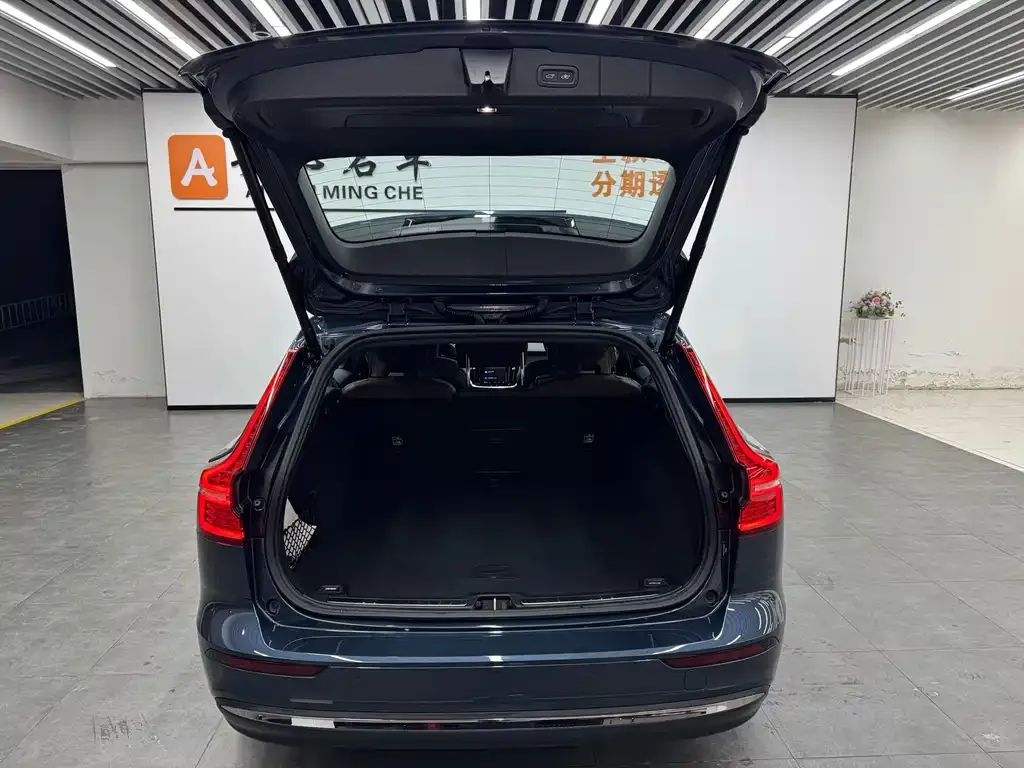 Volvo V60 2024 из CN, фото 5