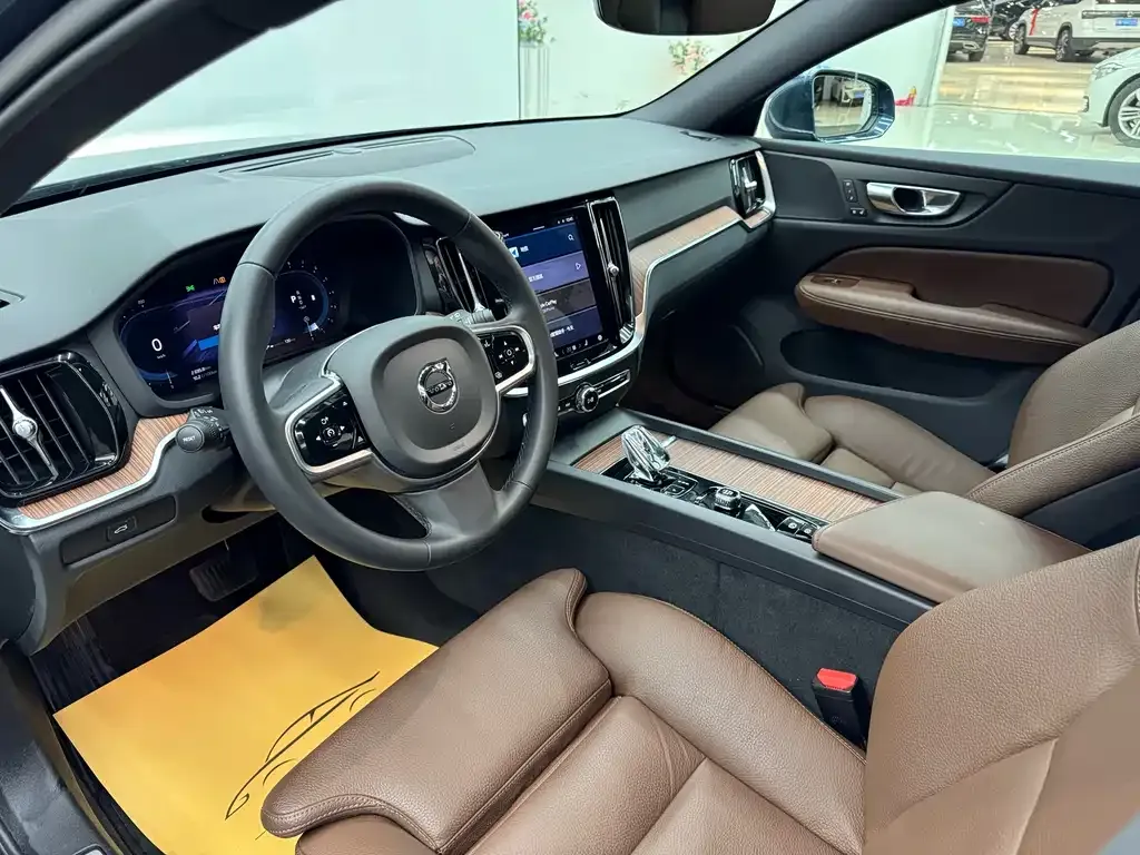 Volvo V60 2024 из CN, фото 10