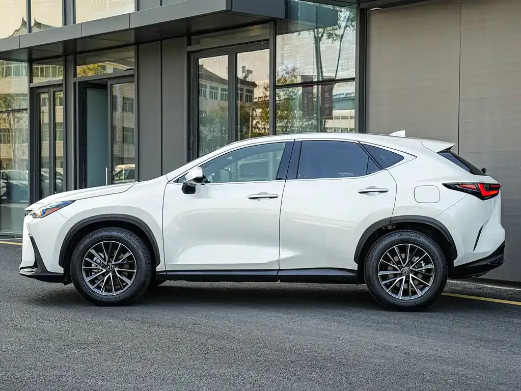 Lexus NX — фото 7