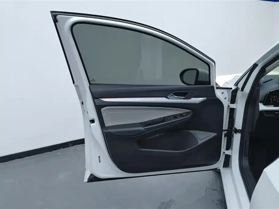 Volkswagen Golf 2022 из CN, фото 6