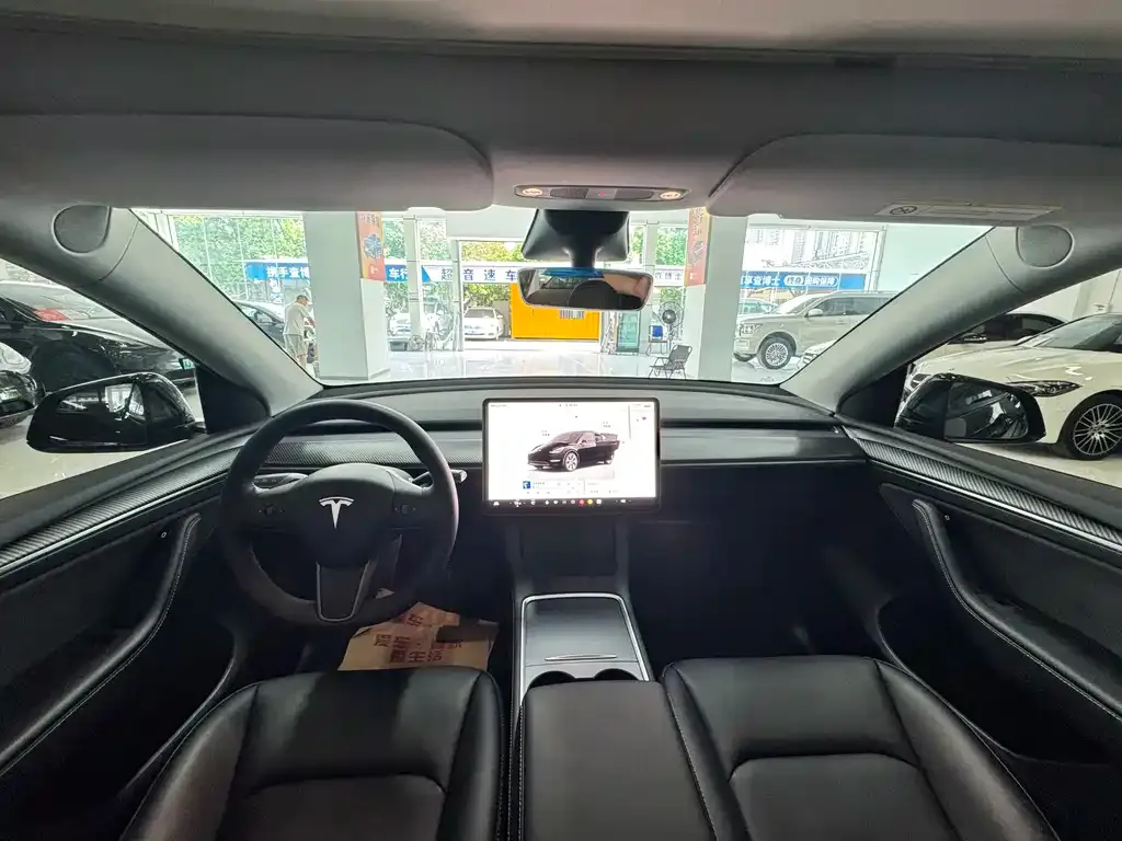 Tesla Model Y — фото 6