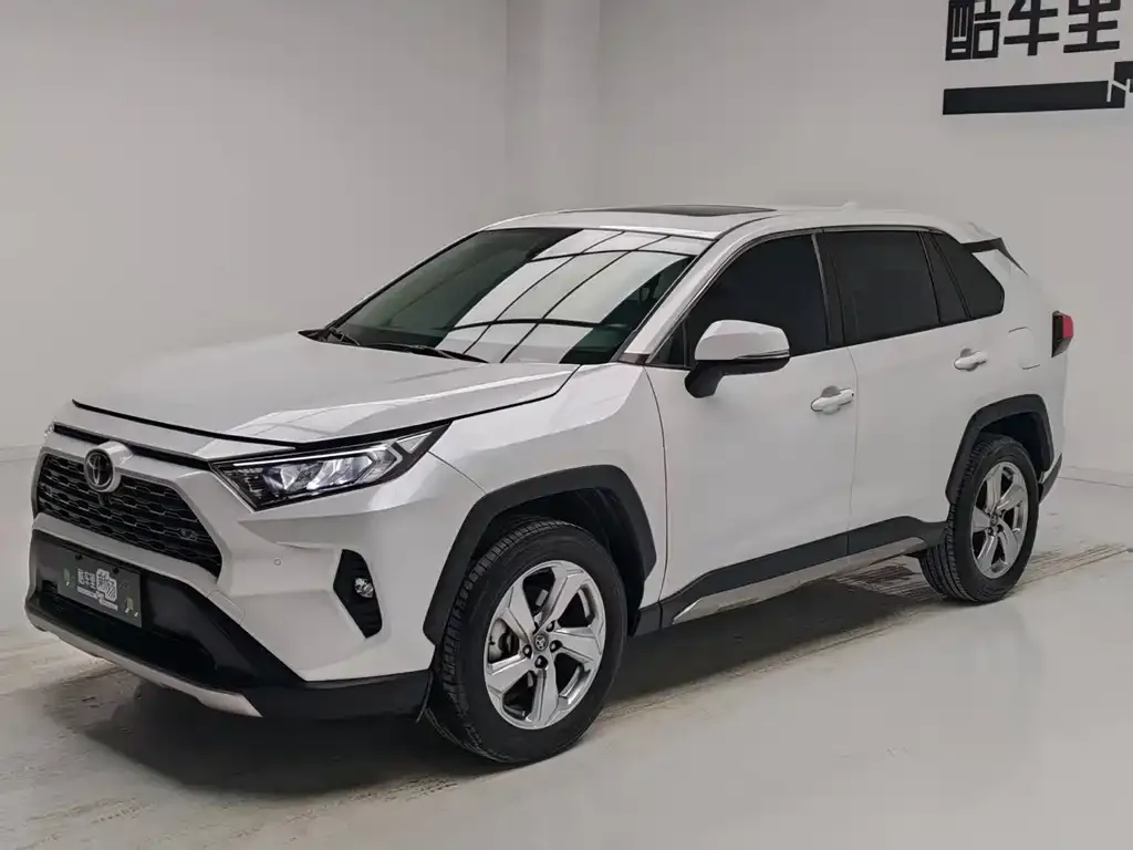 Toyota RAV4 — фото 1