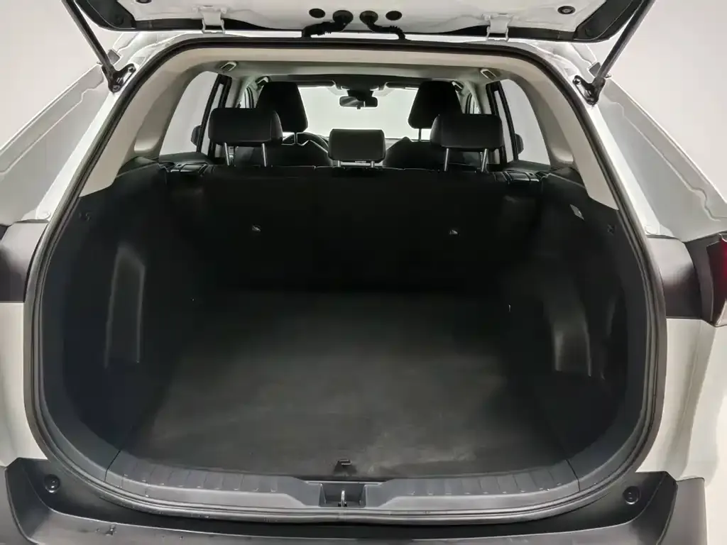 Toyota RAV4 — фото 9