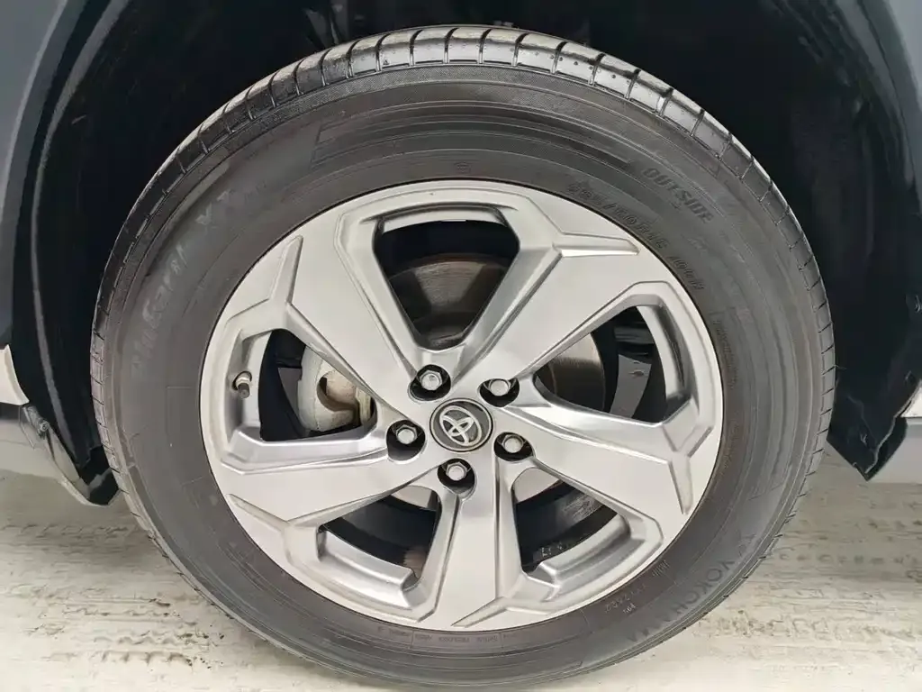 Toyota RAV4 — фото 10