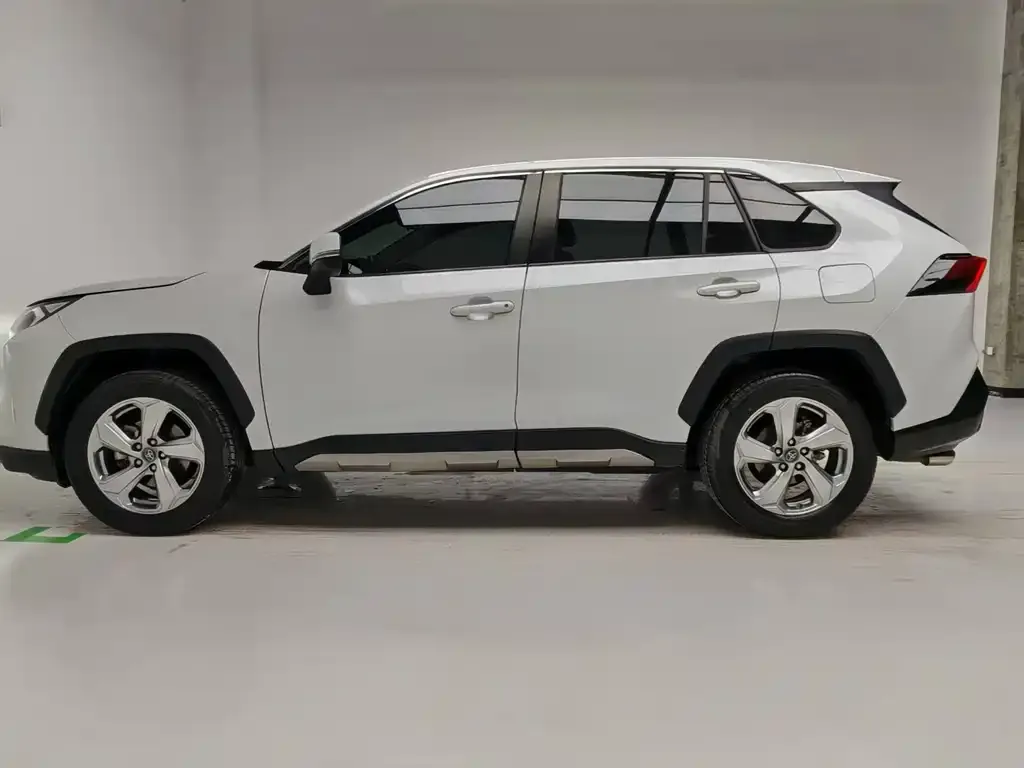 Toyota RAV4 — фото 8
