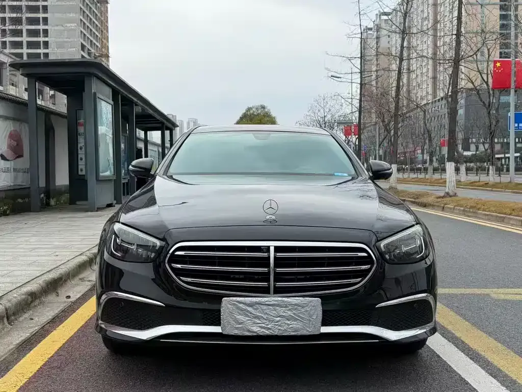 Mercedes-Benz E-Class — фото 1