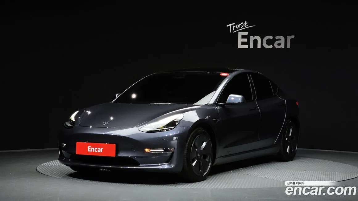 Tesla Model 3 — фото 1