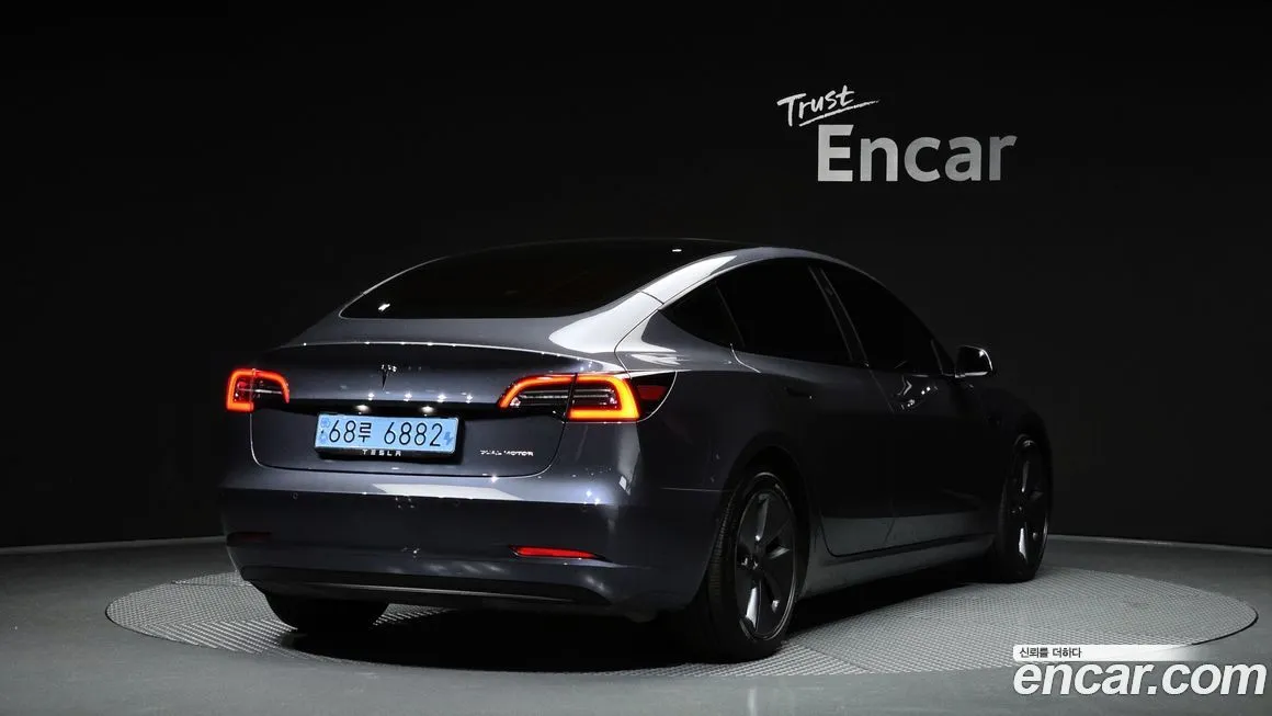 Tesla Model 3 — фото 9