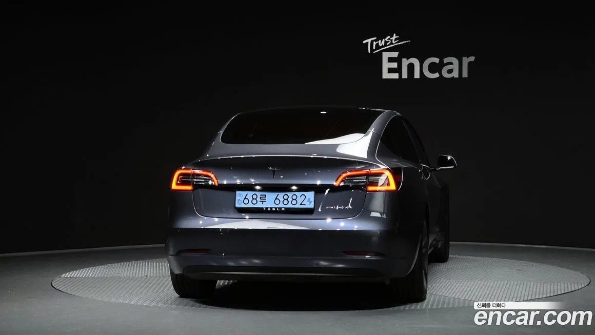 Tesla Model 3 — фото 10