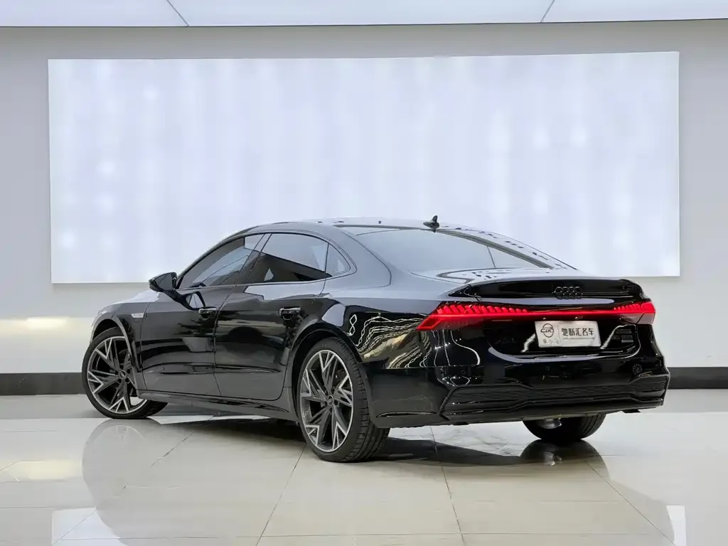 Audi A7L — фото 8