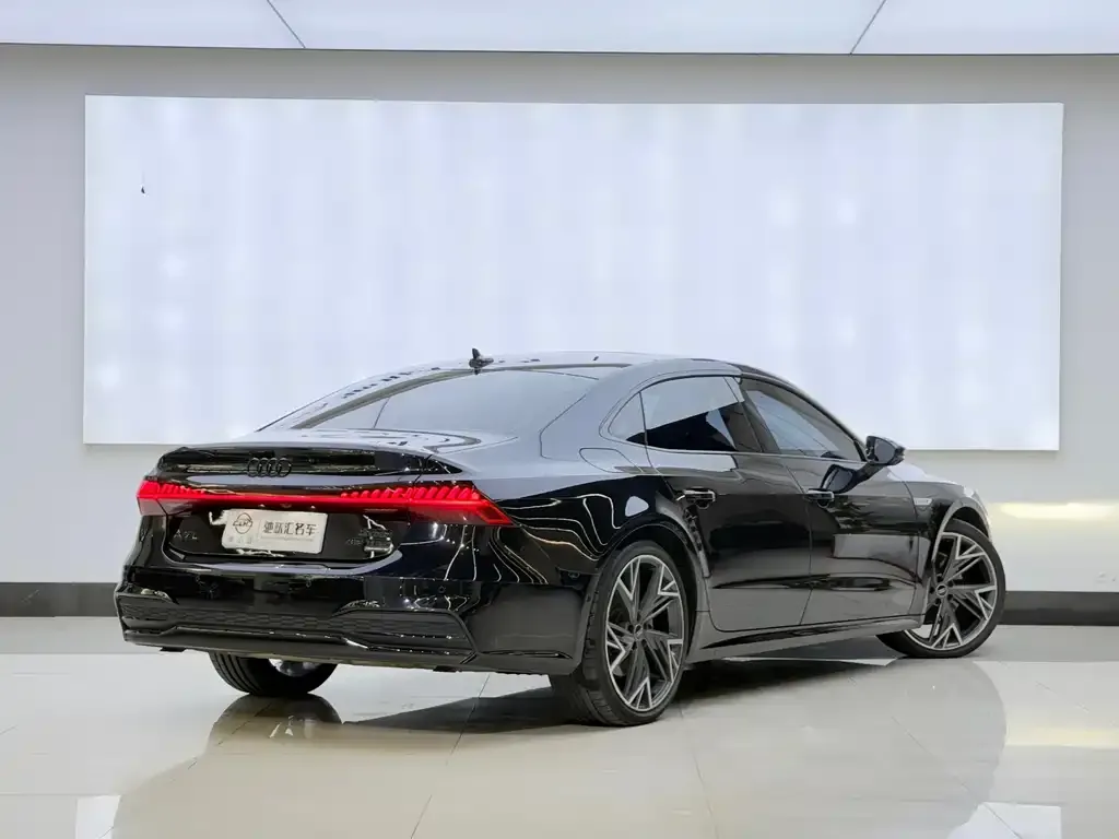 Audi A7L — фото 6