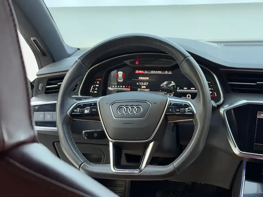 Audi A7L — фото 5