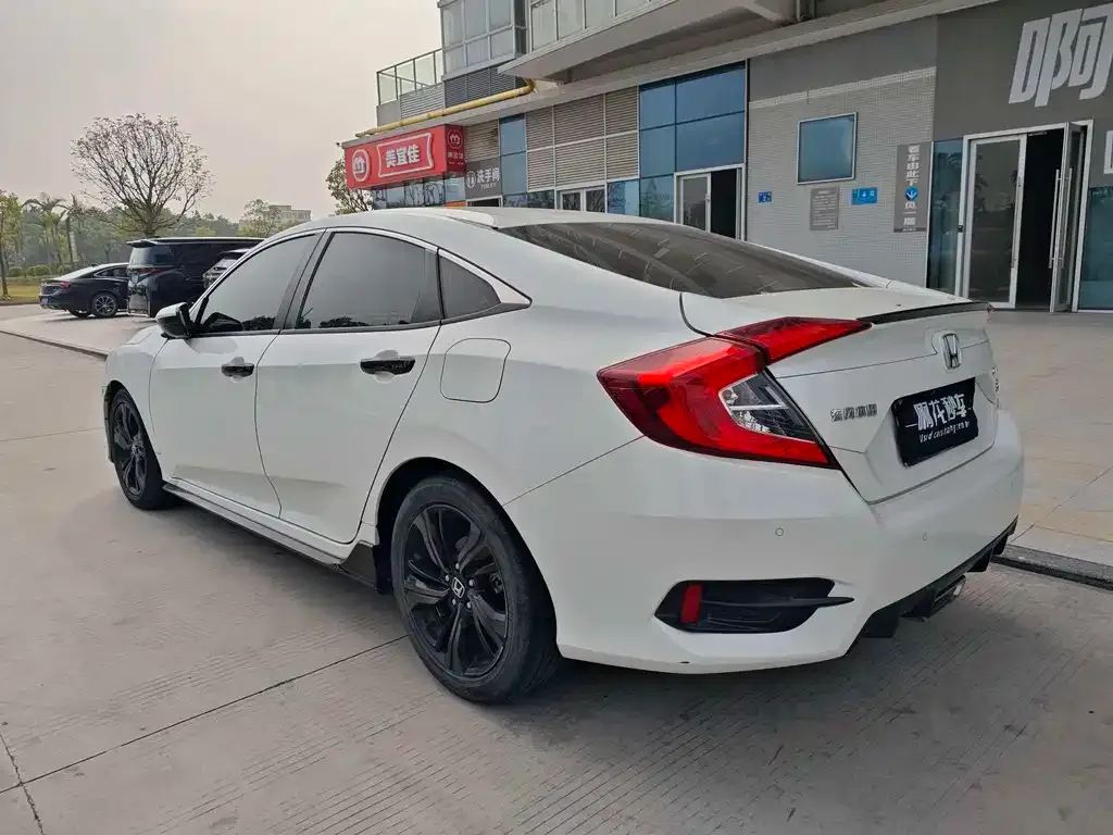 Honda Civic — фото 7