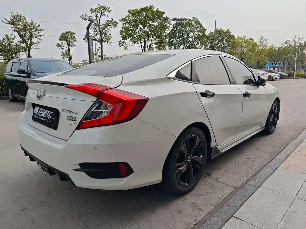 Honda Civic — фото 10