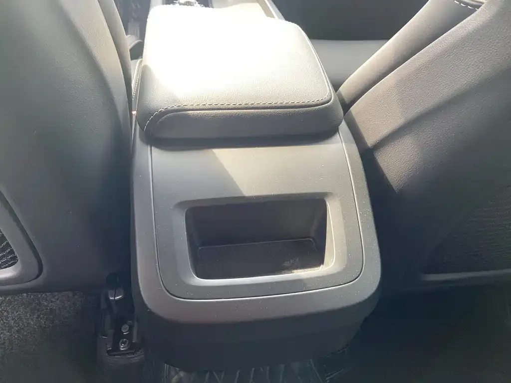Volvo XC60 2024 из CN, фото 7