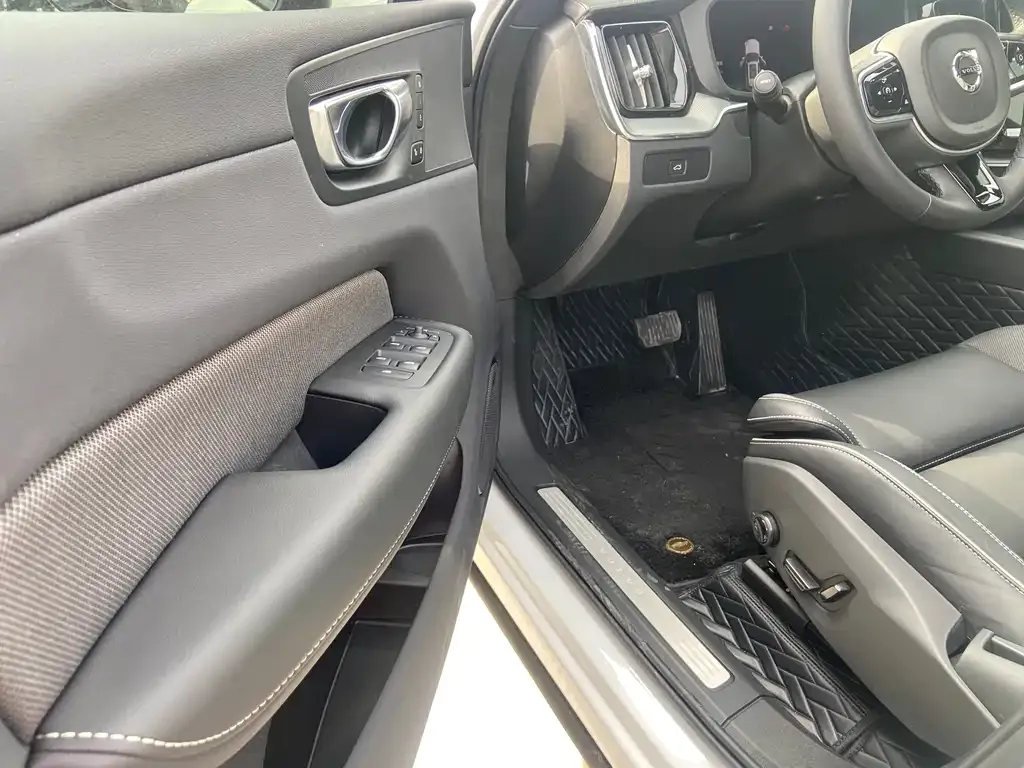 Volvo XC60 2024 из CN, фото 8