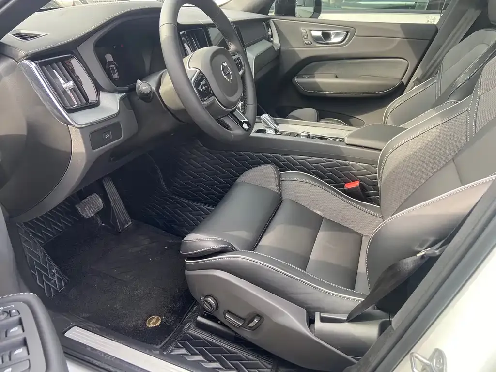 Volvo XC60 2024 из CN, фото 10