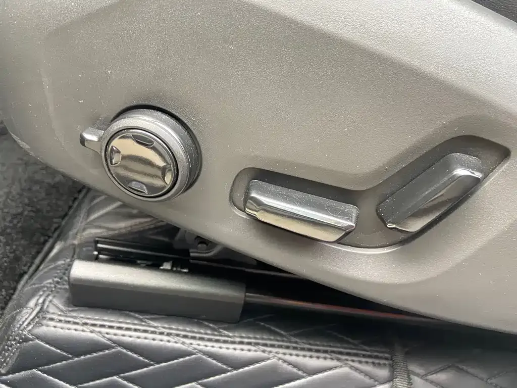 Volvo XC60 2024 из CN, фото 3