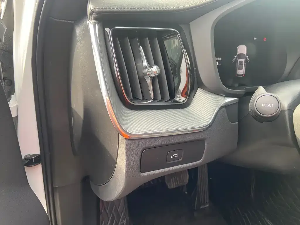 Volvo XC60 2024 из CN, фото 4
