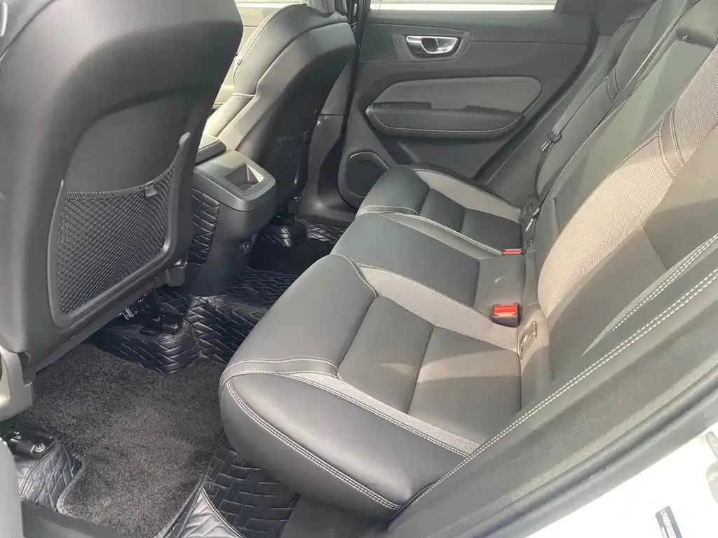 Volvo XC60 2024 из CN, фото 5