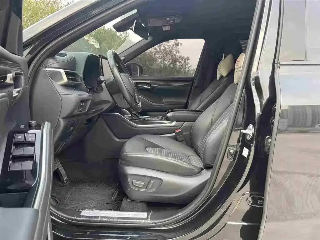 Toyota Crown Kluger 2023 из CN, фото 5