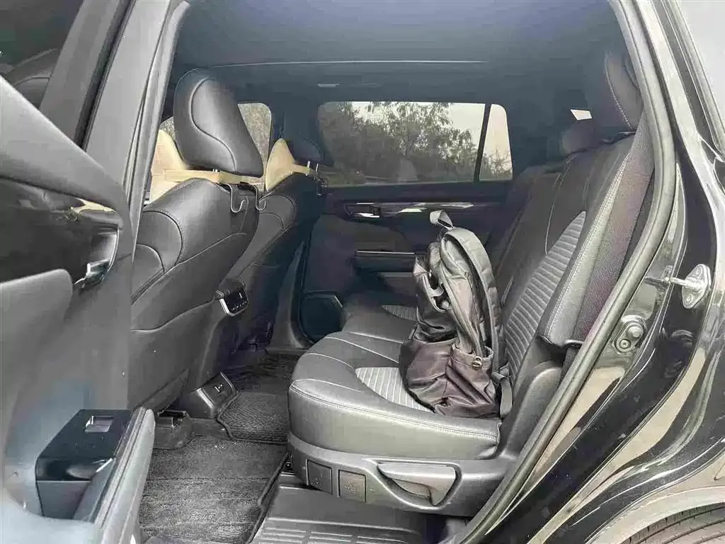 Toyota Crown Kluger 2023 из CN, фото 4