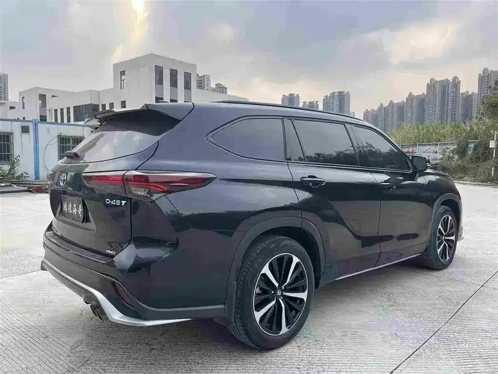 Toyota Crown Kluger 2023 из CN, фото 7