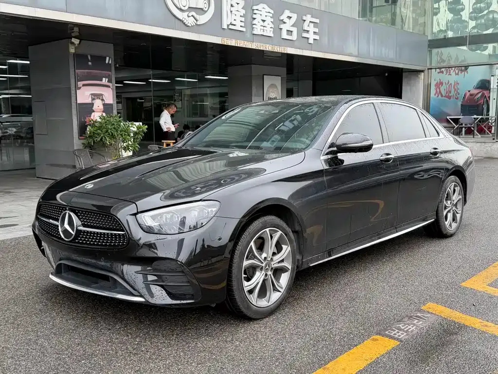 Mercedes-Benz E-Class — фото 1