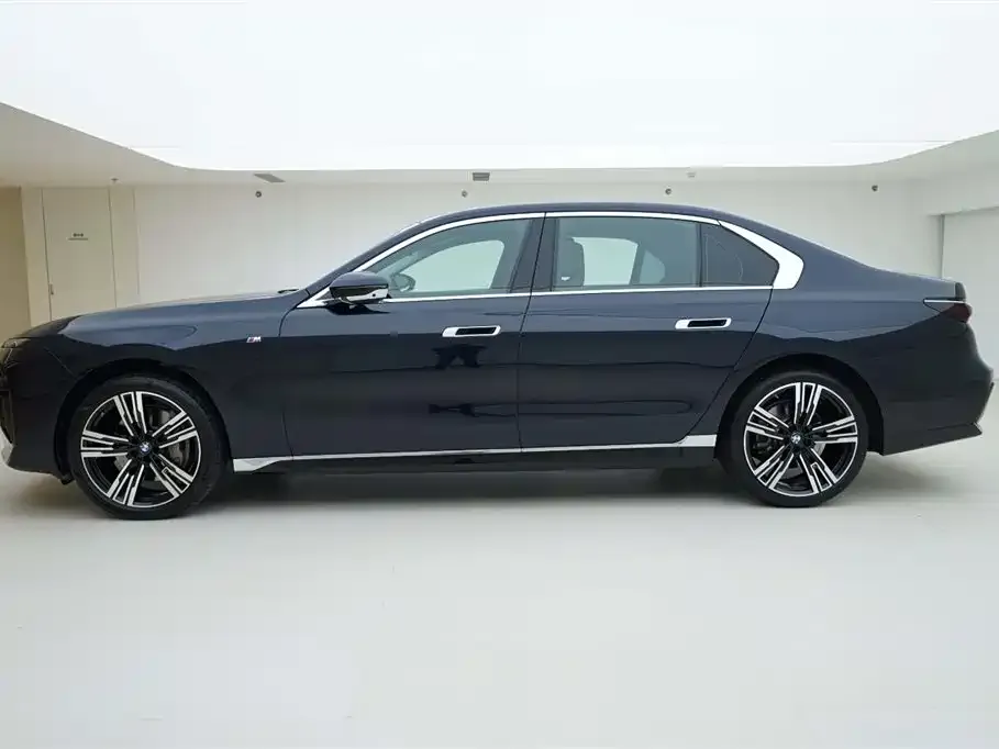 BMW 7 Series — фото 9