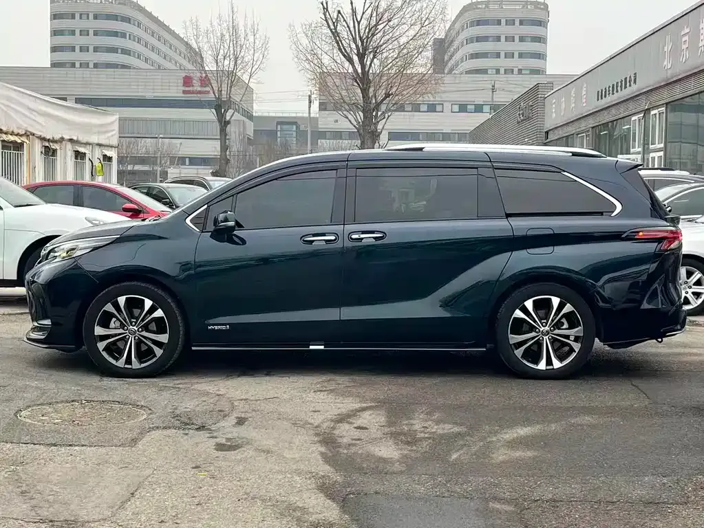 Toyota Granvia 2023 из CN, фото 9