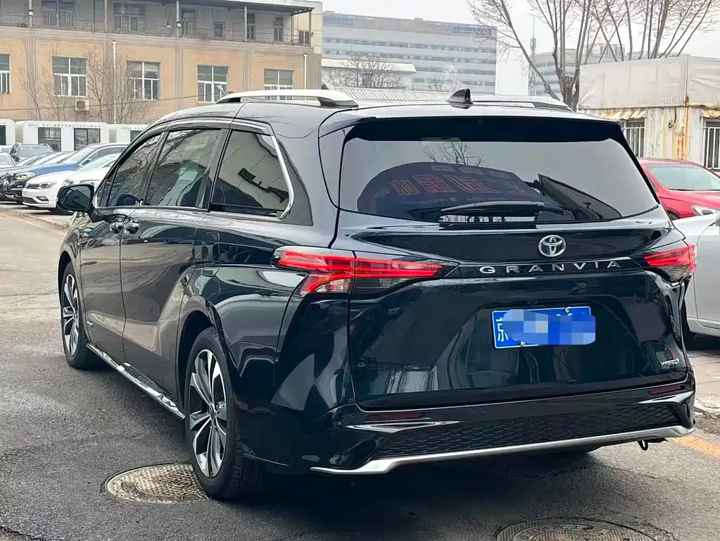 Toyota Granvia 2023 из CN, фото 6