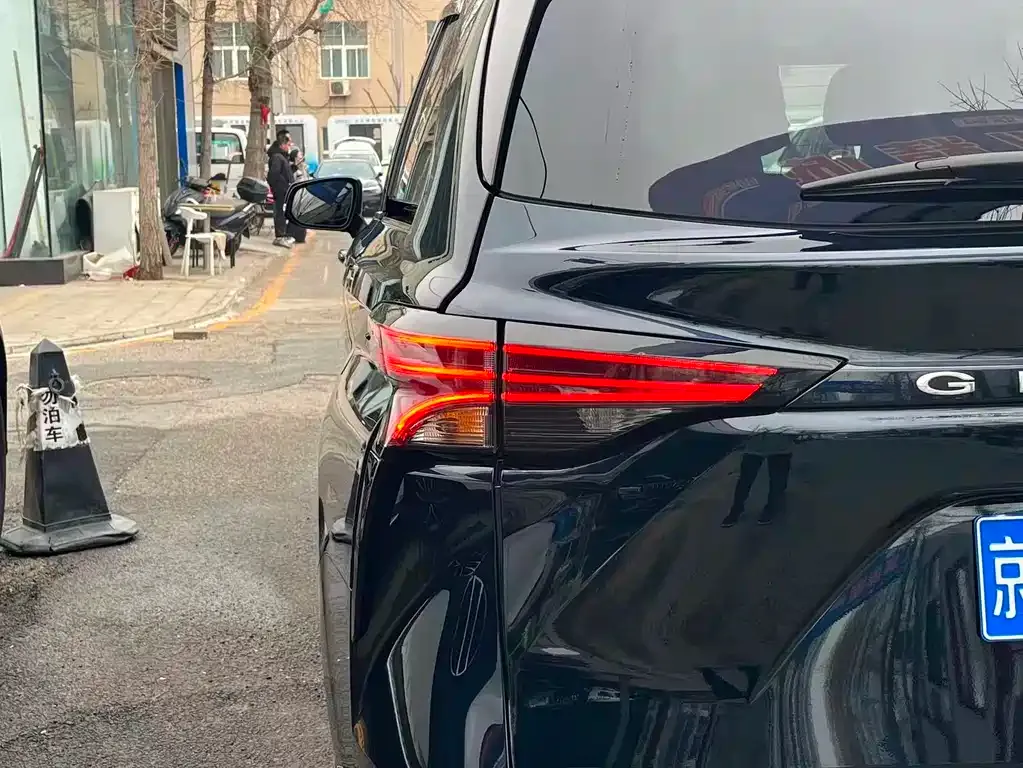 Toyota Granvia 2023 из CN, фото 2