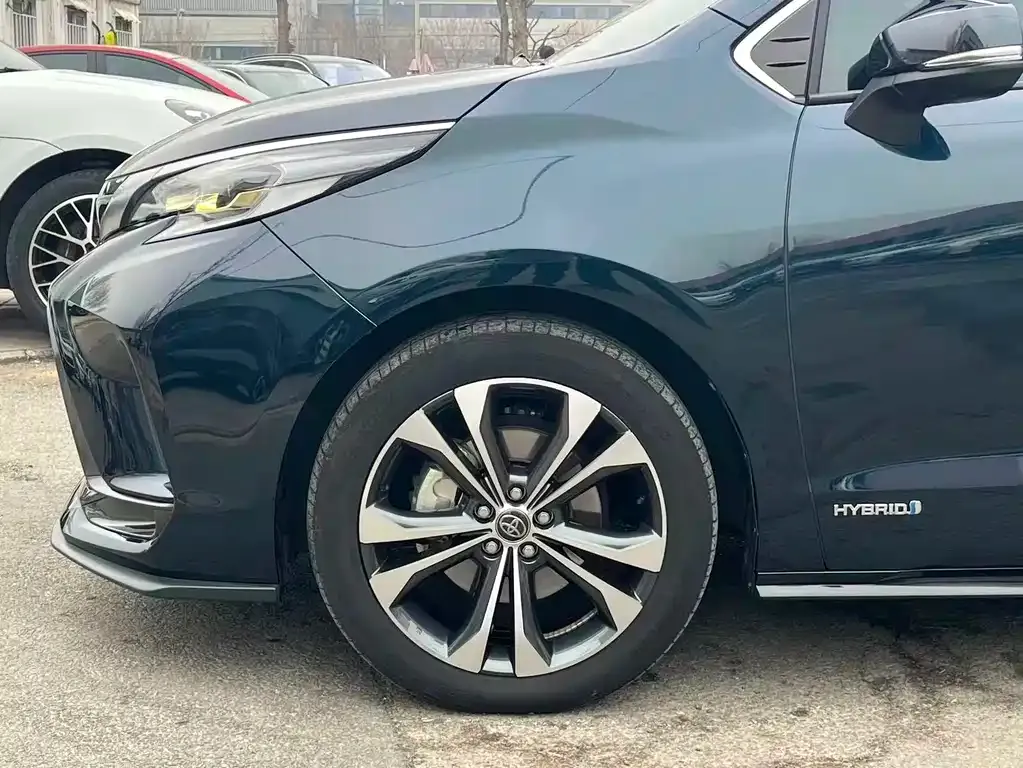 Toyota Granvia 2023 из CN, фото 8