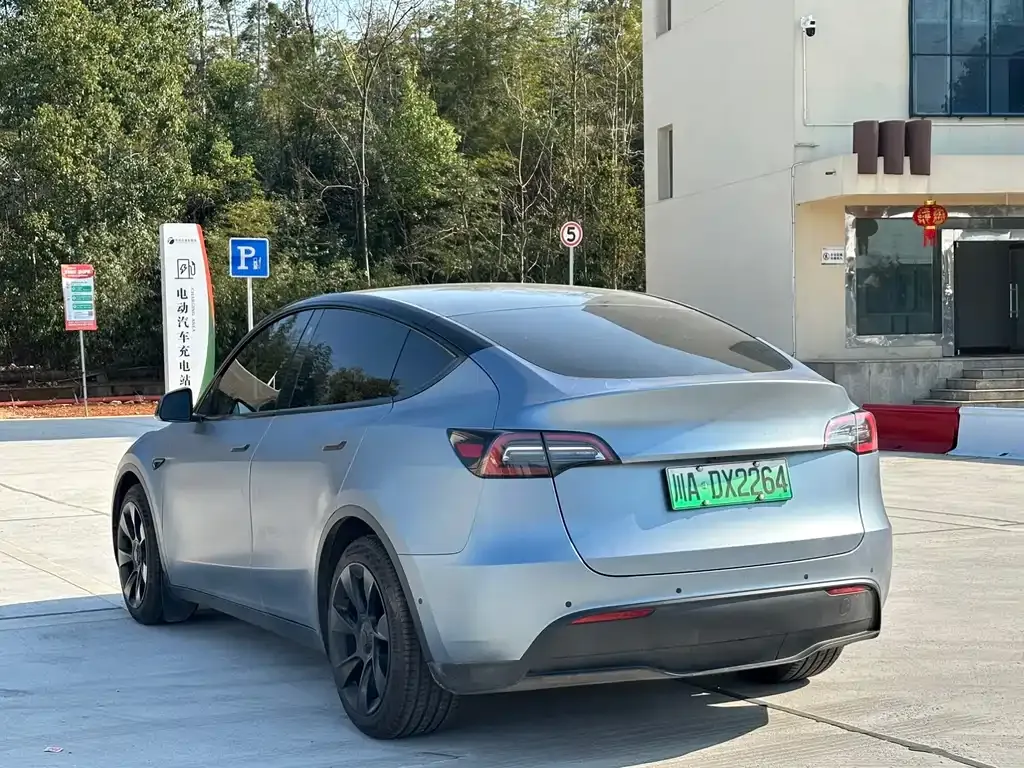 Tesla Model Y — фото 4
