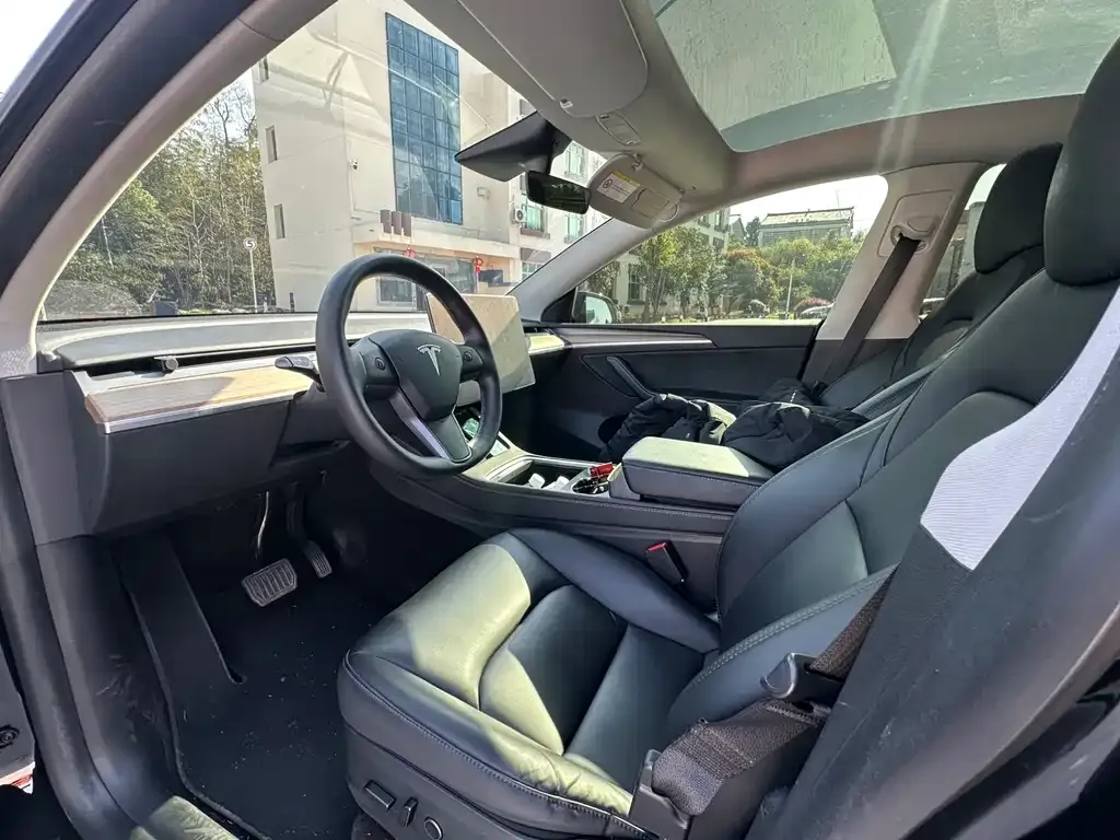 Tesla Model Y — фото 6