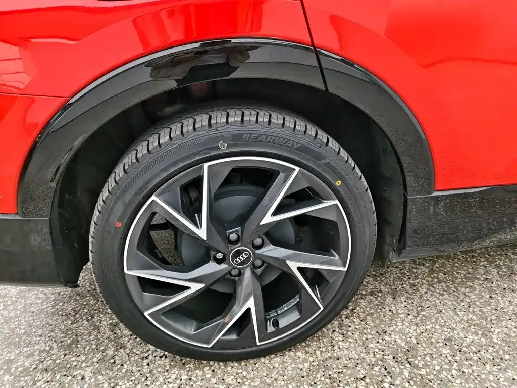 Audi Q5 e-tron — фото 10