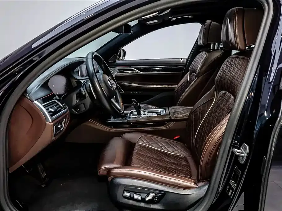 BMW 7 Series 2021 из CN, фото 10
